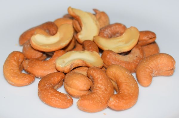 Buy delicious roasted & salted cashew /kaju dry fruit 1 kg kaju price in Pakistan - dryfruitefirm.pk