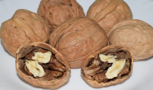 Buy crunchy and delicious kagazi akhrot-walnuts, if you can buy best akhrot price 1kg from dryfruitefirm.pk in Pakistan-dryfruitefirm.pk