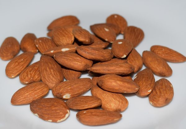 Buy fresh & delicious plain badam/almonds, badam price 1kg,almond benefits in Pakistan - dryfruitefirm.pk